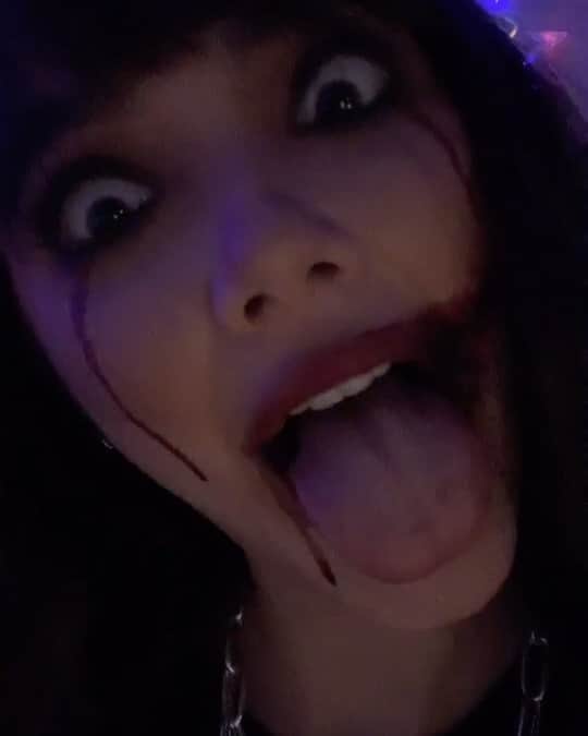 ヤンニーン・ワイゲルのインスタグラム：「HAPPY HALLOWEEN🔪💀💔」