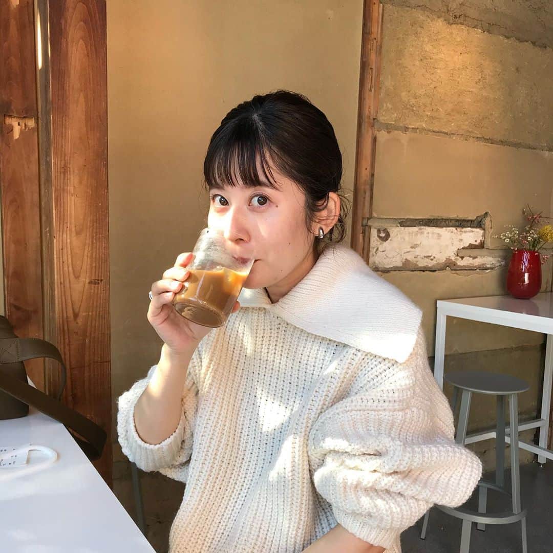 my9mj8のインスタグラム：「﻿ たまにはこちらに載せとこう〜👧🏻﻿ ﻿ H&Mで目に入ったニット🦙﻿ 襟が可愛いけど影はピッコロさんでしかなかったよね🤔﻿ ﻿ ﻿ #髪ボサボサ」