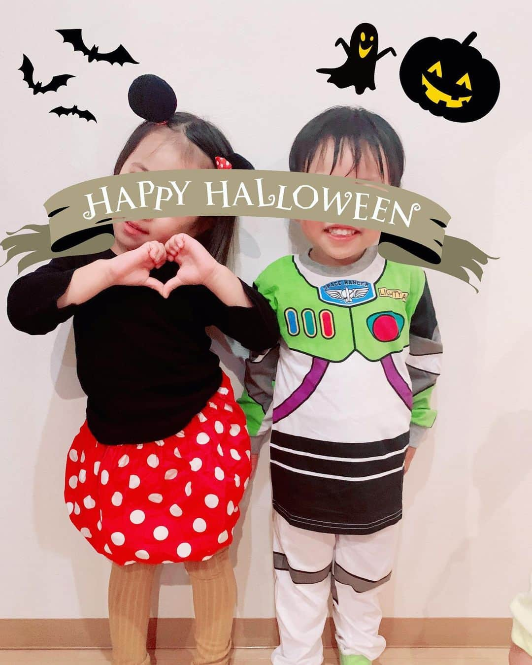 Remiさんのインスタグラム写真 - (RemiInstagram)「BOO!!👻 いとことハロウィンパジャマパーティー🎃🧡 キャラクター見事にバラバラだけど、上のディズニーチームと下の着ぐるみチームでなんとなく一体感✨ SNSがハロウィンに溢れてて楽しい😍  #HappyHalloween #cousins #4y #3y #1y」10月31日 20時16分 - remi_912