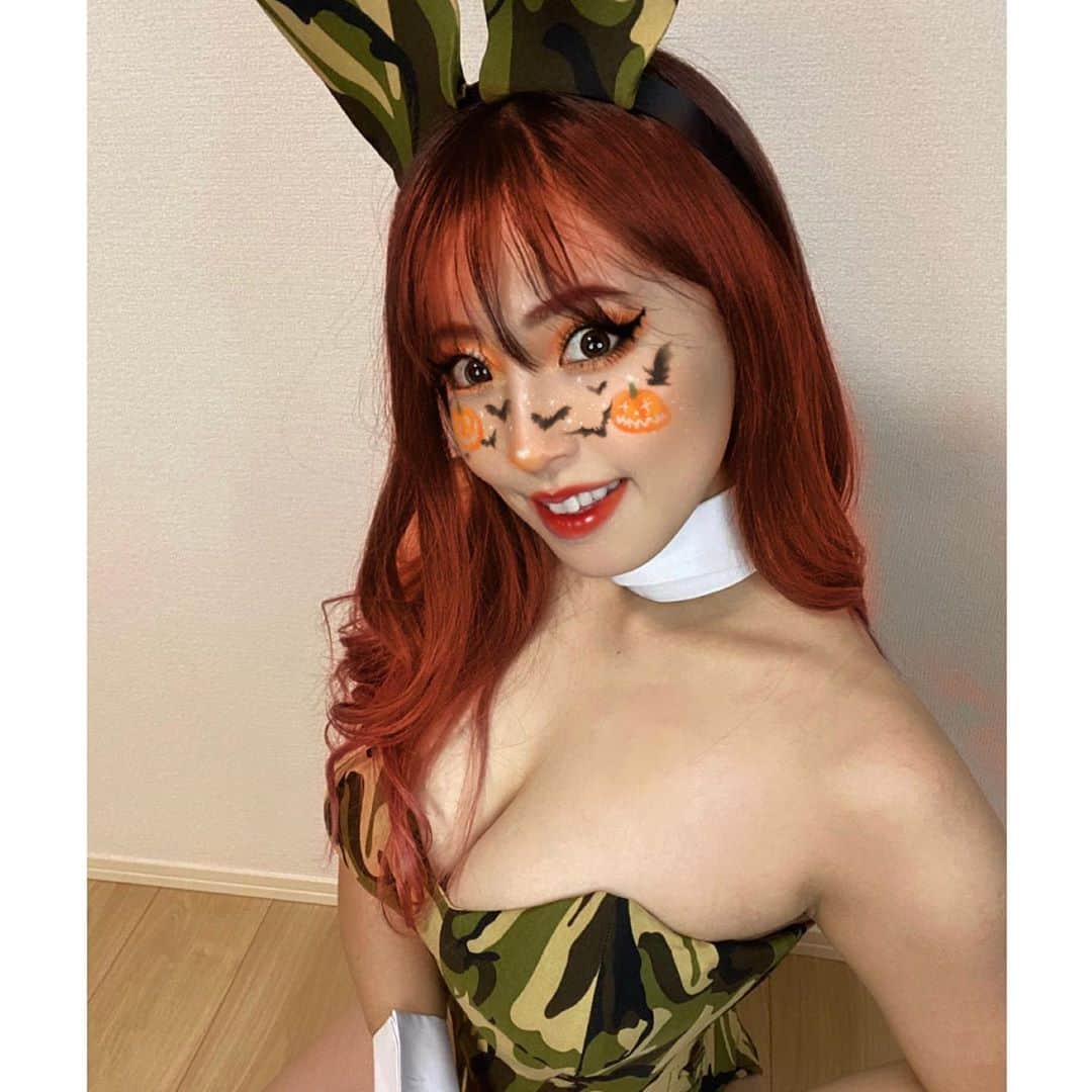 のインスタグラム：「お菓子じゃなくて、プロテインくれないとイタズラしちゃう🐰 ・ ・ #happyhalloween #bunny  #prowrestling #protein #workout #コスプレ #グラビア」