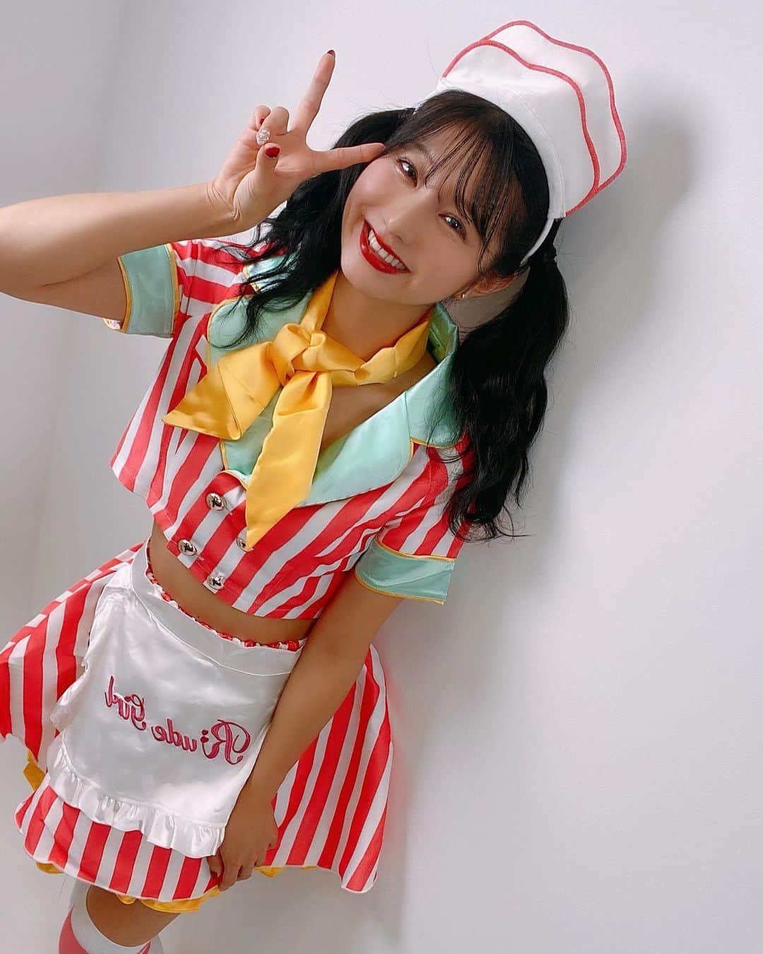 谷川愛梨のインスタグラム：「いらっしゃいませ💁‍♀️☕️ #ハロウィン  #コスプレ #ウエイトレス」