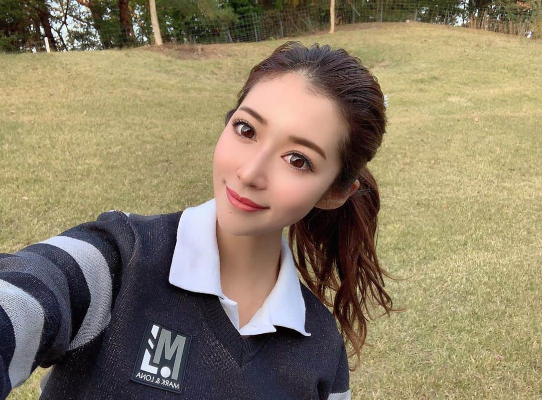 MISAさんのインスタグラム写真 - (MISAInstagram)「ねえまいちゃん早くゴルジョしよ？🏌️‍♀️ 🤳と共に誘ってみるね🤘🏻🤘🏻w 最近のアプリは凄いよ。撮る人の携帯によって顔が変わっちゃう世界←🥴  #ゴルフ#ゴルフ女子#女子ゴルフ#マークアンドロナ#ゴルフ好きな人と繋がりたい#golf#golfstagram#golfgirl」10月31日 20時25分 - by.mso