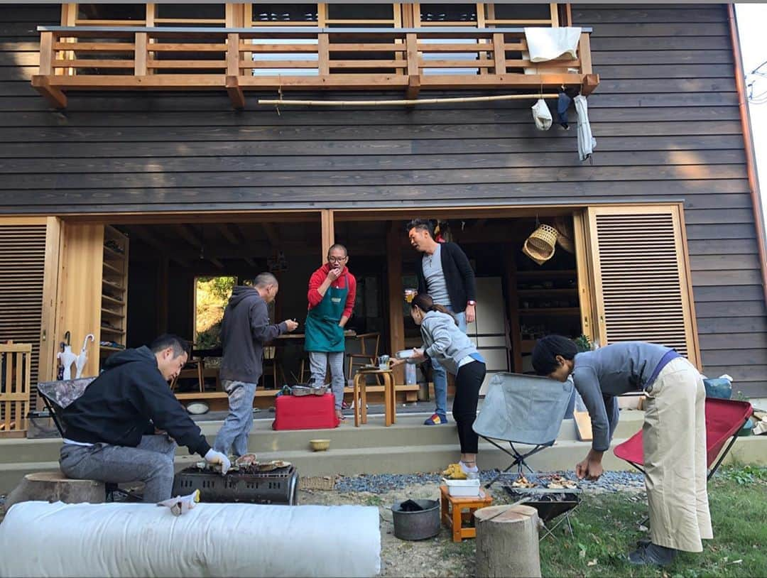 吉永愛さんのインスタグラム写真 - (吉永愛Instagram)「大学の時の同級生の素敵なお家でBBQ〜🍖 みんな、安定の面白さ😆楽しかったーー🤣 料理も最高だったー✨ ご準備もありがとうー❤️ また、来るね❤️ #bbq #同級生 #休日 #リフレッシュ #秋」10月31日 20時30分 - a.i.yy