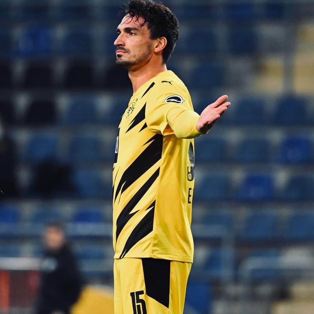 マッツ・フメルスのインスタグラム：「So that was nice ⚽️🤝⚽️」