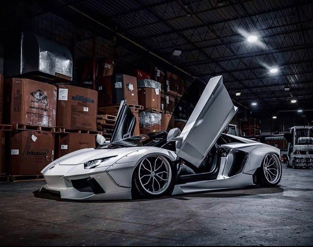 Wataru Katoさんのインスタグラム写真 - (Wataru KatoInstagram)「LIBERTY WALK 　　LBWK LB-WORKS LAMBORGHINI AVENTADOR🙂 @lamborghini #libertywalk#libertywalkkato#lbworks#lamborghini#lamborghiniaventador#aventador#bride#ld97forged #airrexsuspension #fiexhaust #supercar#widebofy#ltmw#libertywalkeu#race#lbwk#スーパーカー#dub#westcustom #japan#ハロイン#halo in#ykohamatire#varenti #fiveextire#csd」11月1日 1時57分 - libertywalkkato