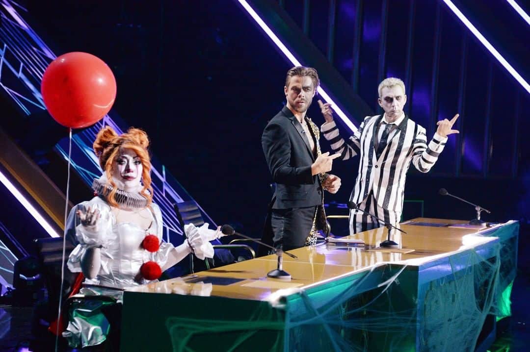 アメリカン・ブロードキャスティング・カンパニーのインスタグラム：「It's time to dazzle everyone with your costumes. Happy Halloween from ABC!」