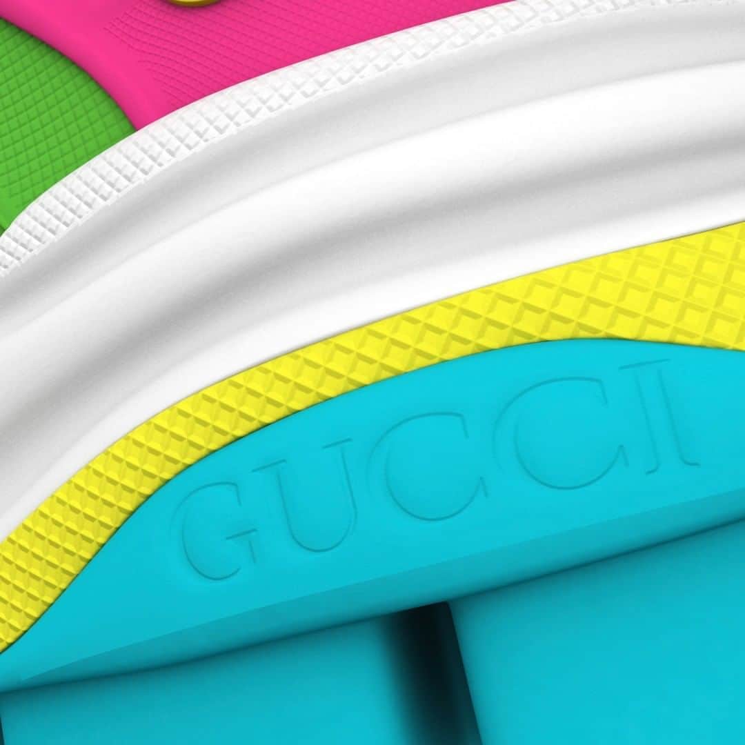 グッチさんのインスタグラム写真 - (グッチInstagram)「Launching the #GucciSneakerGarage on the Gucci App featuring a mix of designs, gaming, user-generated content as well as unveiling the House’s first virtual sneaker, the Gucci Virtual 25, seen here, designed by @alessandro_michele. The digital sneaker is defined by neon colors, a dial that winds closed the high-top in place of laces and is called Gucci Virtual 25—after the Creative Director’s favorite number. Try on the shoe virtually to take a photo or a record a video to share digitally. #AlessandroMichele Discover more through link in bio.」11月1日 2時00分 - gucci