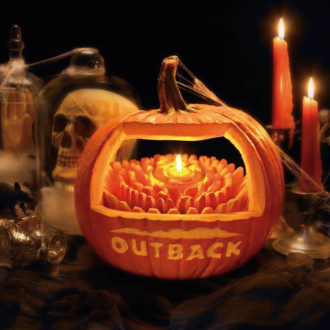 Outback Steakhouseさんのインスタグラム写真 - (Outback SteakhouseInstagram)「No tricks, just treats! Carve out Halloween fun when you order Outback delivery. See link in bio for details.」11月1日 2時00分 - outback