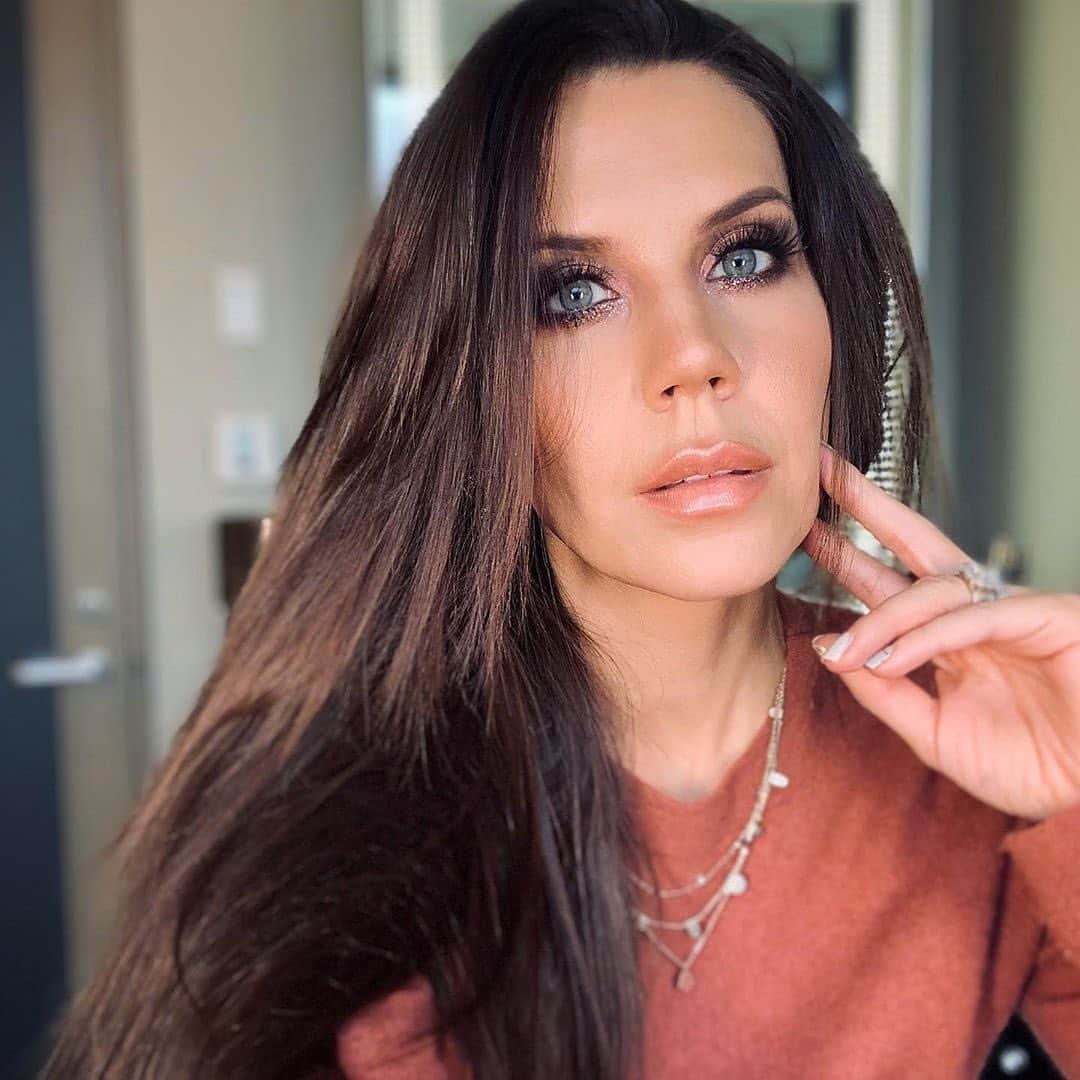 E! Onlineさんのインスタグラム写真 - (E! OnlineInstagram)「YouTuber Tati Westbrook and her husband, James Westbrook, are being sued by their business partner for alleged fraudulence in relation to Tati's beauty line. Link in bio for all the details. (📷: Instagram)」11月1日 2時01分 - enews