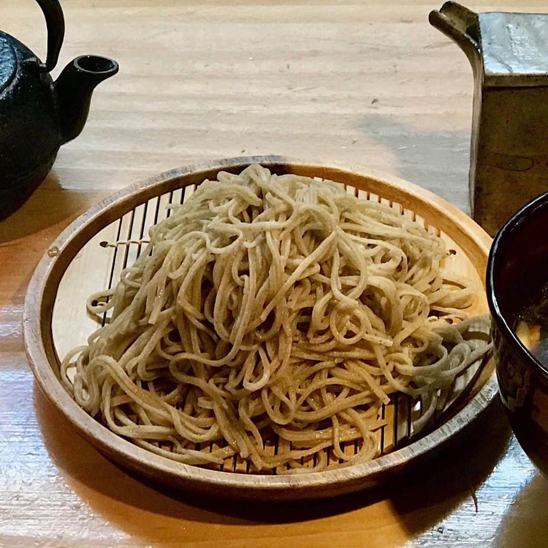 The Japan Timesさんのインスタグラム写真 - (The Japan TimesInstagram)「Soba noodles are Tokyo’s original fast food, simple to cook and just as easy to eat. Even at their most basic, they are honest, filling and nutritious. At their best they have a remarkable delicacy and depth of flavor. Whether you prefer your noodles cold — served on a bamboo tray with a separate dip (seiro soba) — or hot and in a nourishing broth (kake soba), there are few districts that do not boast at least one good sobaya. Click on the link in our bio for five in Tokyo worth crossing town for. 📸 Robbie Swinnerton (@tokyofoodfile) . . . . . . #Japan #tokyo #travel #japantravel #soba #japanesefood #noodles #instafood #日本 #東京 #旅行 #そば #日本料理 #食事 #おすすめ #美味しい #🍜」11月1日 2時02分 - thejapantimes