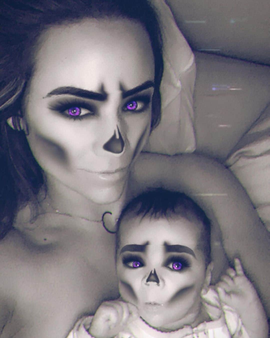 のインスタグラム：「Happy Halloween!  Stay safe and order more candy to eat at home and go Vote (for my fellow US citizen)  What I found spooky is to not use your voice in our upcoming election.」
