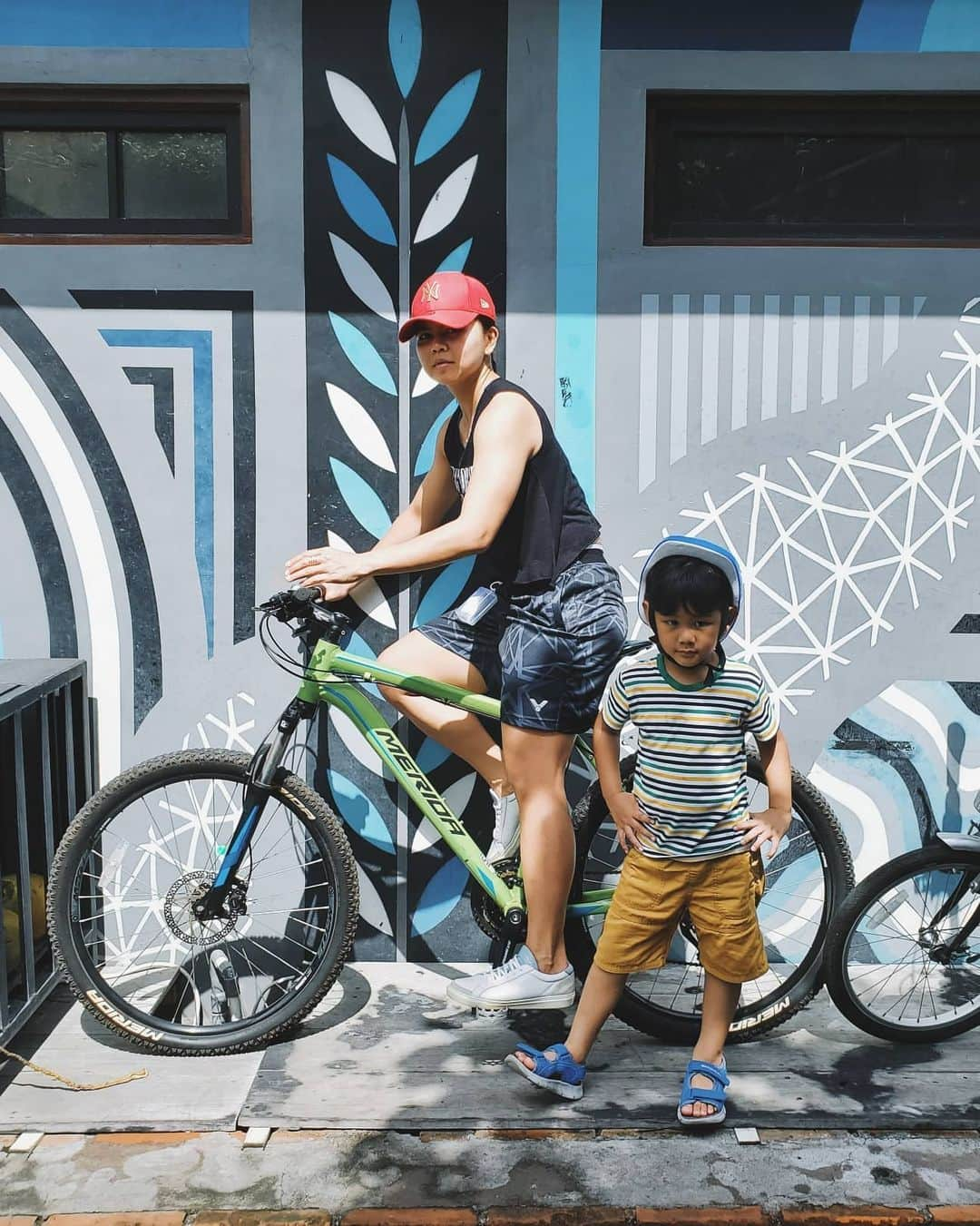 グレイシア・ポリーさんのインスタグラム写真 - (グレイシア・ポリーInstagram)「Biar kaya orang-orang 🚴‍♂️ tapi cuma di kota ini aja. 🤣 #qualitytime」10月31日 20時32分 - greyspolii