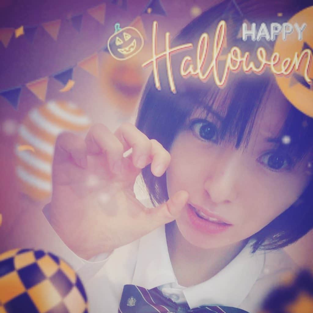 愛葉るびさんのインスタグラム写真 - (愛葉るびInstagram)「アプリで  #happyhalloween  #halloween   すっぴんでエフェクト🎃🦇🕸👻🎃🍭🍬🍪👻💕  #trickortreat #trickortreat🎃」10月31日 20時35分 - aibarubyruby