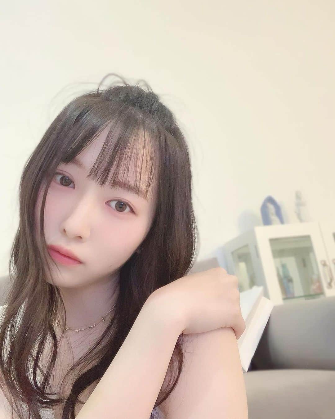 越智ゆらの（ゆらゆら）さんのインスタグラム写真 - (越智ゆらの（ゆらゆら）Instagram)「昨日、なんか思いつきでピンクメイクのYouTube撮ってみたけど私メイク動画需要あるんかなぁ… 公開するとしても結構先かなぁ…  皆観たいですか？」10月31日 20時43分 - yula1018