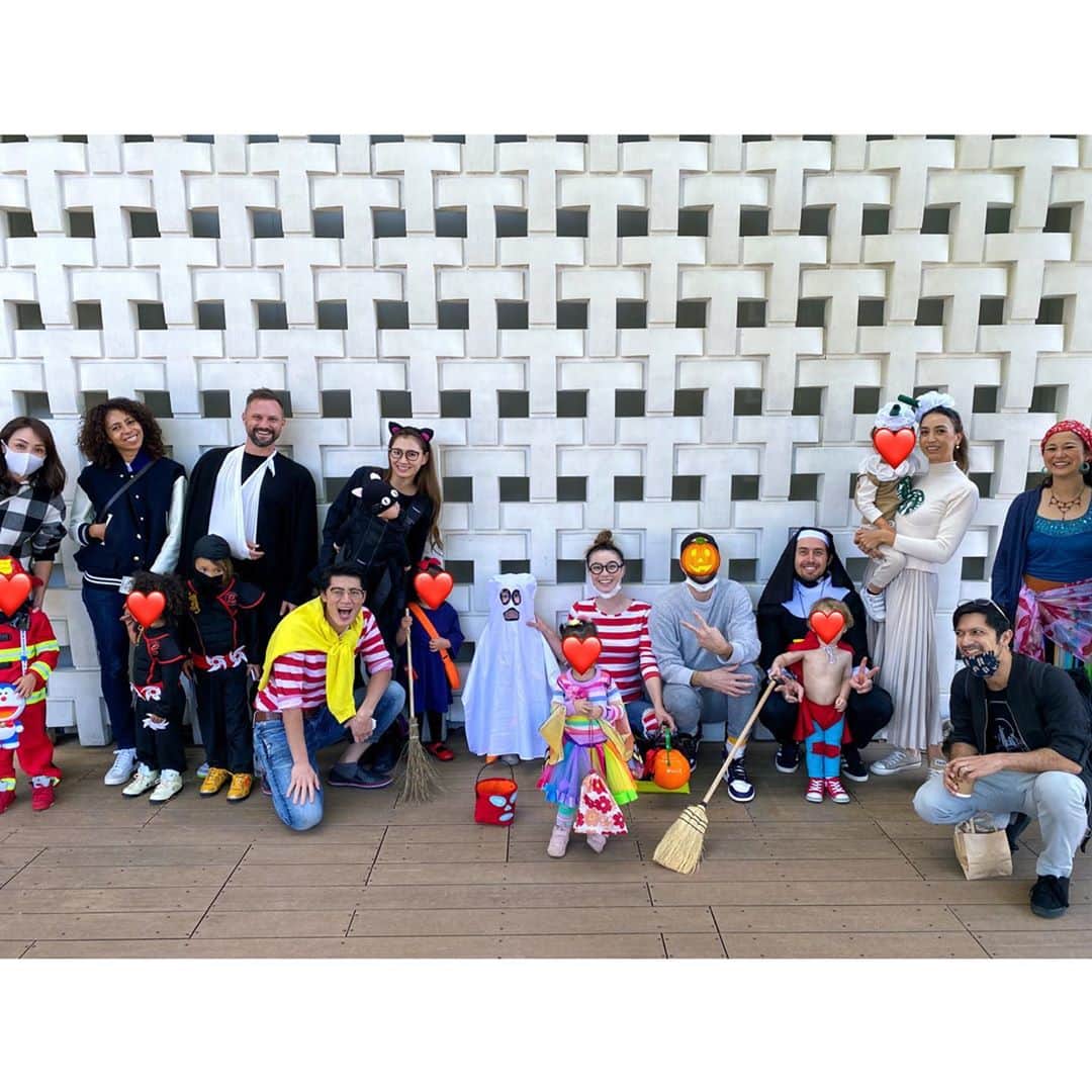 エミ・マイヤーのインスタグラム：「Thank you everyone for a wonderful Halloween!! 楽しいハロウィンパーティ👻参加してくれたみなさん、そしてご協力してくれたお店にも感謝！」