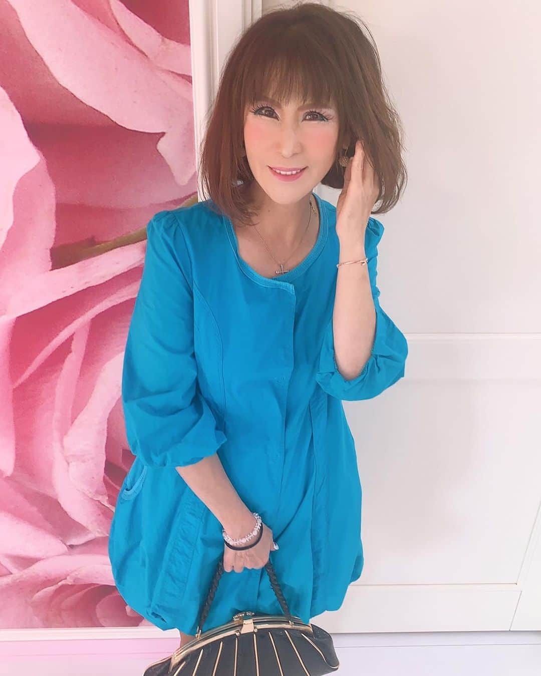 岩本初恵さんのインスタグラム写真 - (岩本初恵Instagram)「まだまだ寝てばかりの 孫ちゃん 可愛い💕  今日は満月🌕 10月も終わり明日から 11月です  オンラインサロン １２期生が 明日から募集開始されます  少しだけ内容をお伝えします はっちゃんオンラインサロン 毎日２０００文字ぐらいの 学びをアップしてます  ライブ配信は毎週 木曜日8時半から  愛しとーとの社内での 勉強を 会社外秘ですが 毎月アップしてます  経営学は毎週アップしてます  オンラインサロンの皆様との 繋がりや質問にも お応えしてます  子育てから仕事 家事との両立など 勉強内容は様々です  コロナ前は愛しとーとでの オフ会で社員食堂を 食べて頂きました  皆様との顔合わせ あれから一年 あっという間に 広がっていきました  毎月2000円の会費は 子供病院や施設に 全額寄付しております  皆様は本を一冊 買った金額のつもりで 毎日学べて 全て貢献出来て 運気が上がる様に 学べます  健康に前向きな人を 増やしていく事で 日本の未来が栄えると願って オンラインサロンを はじめました  今では 沢山の皆様との 身内以上の繋がりに 温かいオンラインサロンに なりました  特に毎日の言葉が 大好評です  明日は2年目と言う事で 20人限定で募集します  満員御礼になり次第 終了とさせて頂きます  是非学びの毎日を 一緒に過ごしませんか？ お待ちしております  オンラインサロンは インスタのプロフィールの リンクから 参加することができます  YouTubeチャンネルの はっちゃんアカデミーも 大好評です  たったの4分ほどで 学べる内容を たくさんアップしてます ぜひご覧くださいね  はっちゃんアカデミーも インスタのプロフィールの リンクから ご覧いただけます  #オンラインサロン #運気アップ  #全額寄付  #ライブ配信 #毎日投稿  #経営学 #オフ会 #愛しとーと #はっちゃん #12期生  #募集中 #instagram  #instagood  #love  #fun  #happy  #学び #主婦と仕事の両立 #美容 #ダイエット #会話力 #講演力 #健康管理 #食生活 #美肌 #youtube #youtuber #はっちゃんアカデミー #ユーチューブ #動画編集」10月31日 20時58分 - hatsue_iwamoto