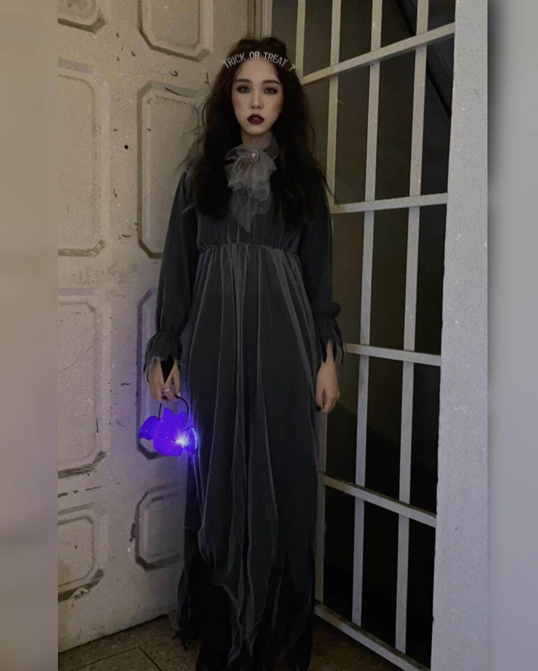ペク・アヨンのインスタグラム：「Happy halloween 🎃👻🖤 *회사 지하에서 찍음*」