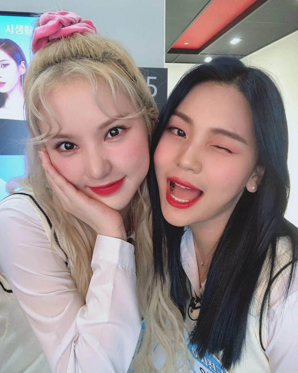 オムジのインスタグラム：「[📺 #여친Air] 스몰📏즈가 떴다💜💙  #여자친구 #GFRIEND 한정! 자타공인 귀요미😊  #은하 #EUNHA #엄지 #UMJI 가 🎀버디🎀를 찾아갈 예정이에요❣️  잠시 후, 오후 9시! #JTBC #아는형님 에서 사랑🌟스러운 스몰즈의 대활약 함께 만나보아요🙌」
