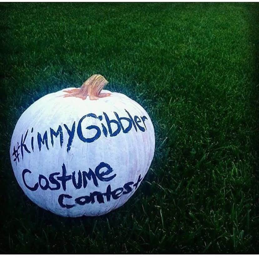 アンドリア・バーバーのインスタグラム：「It’s here! The #KimmyGibblerCostumeContest2020 is my favorite tradition of the year! 🥓🍳 Follow the NEW hashtag throughout the day to see the super creative entries and ❤️ your favorites. Contest ends at 11:59p PST tonight. I’ll announce the winner tomorrow! 🎃👻」