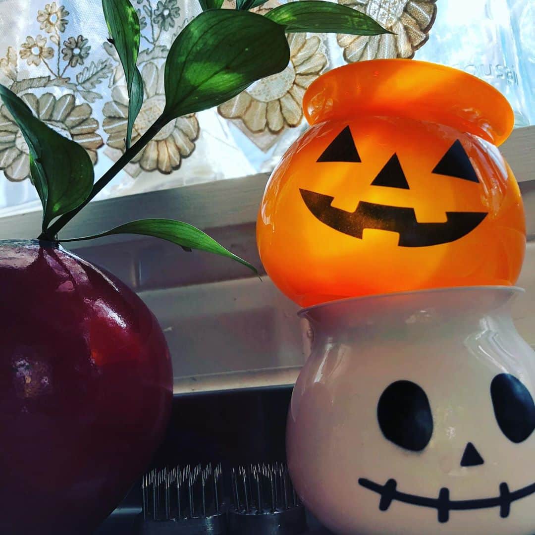 藤田朋子さんのインスタグラム写真 - (藤田朋子Instagram)「#はろうぃん🎃  #キッチン #ハロウィンの夜  #涼しいね」10月31日 20時55分 - chiendormant