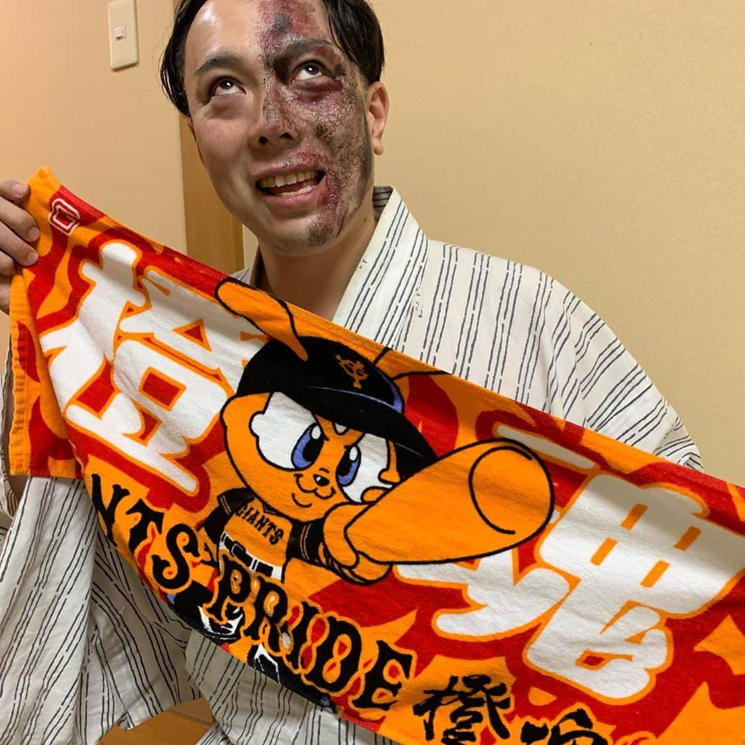 中村橋之助（4代目）のインスタグラム：「Happy Halloween！！  ジャイアンツ優勝バンザイ！！！  恋、燃ゆる。残り半分！！！！  #明治座 #恋燃ゆる #ゴッティーゾンビ @nakamurahashigo  #ジャイアンツ優勝」