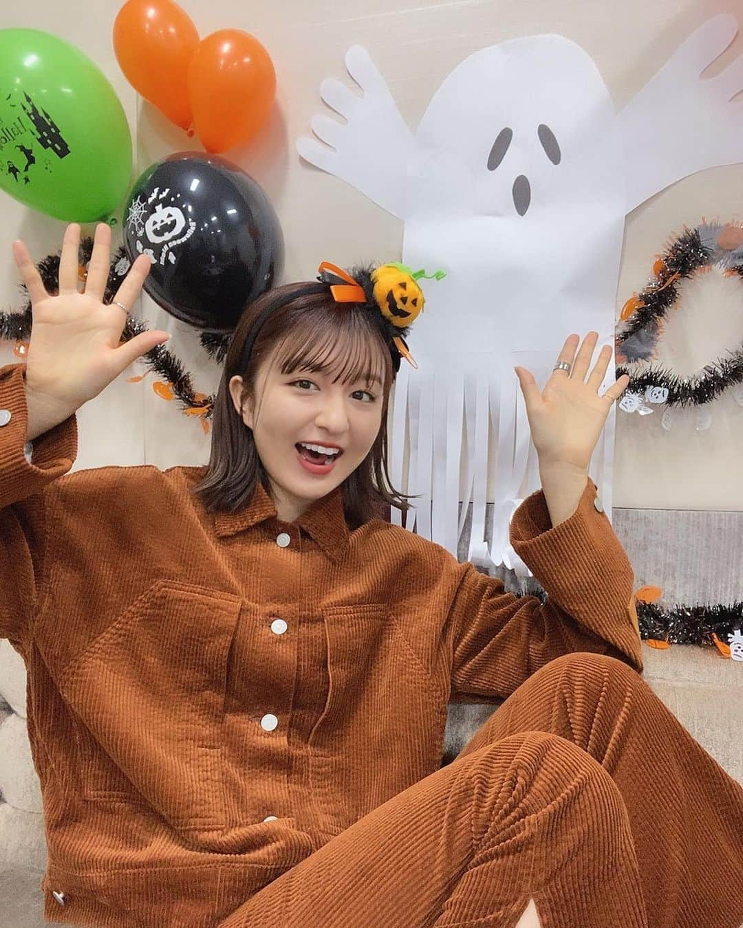 市野莉佳さんのインスタグラム写真 - (市野莉佳Instagram)「. Happy Halloween🎃 １０月のオンラインイベントは ハロウィン当日ということで みんなと画面越しに パーティできて楽しかったよ✌︎ 1ヶ月あっという間に過ぎてって びっくりしてる／(^o^)＼ 来月のオンラインイベントも ぜひ参加してね🤍 #ハロウィン #ハッピーハロウィン #halloween #happyhalloween #make #fashion #ファッション #メイク #双子 #japan #instagood」10月31日 21時02分 - ichirika_62