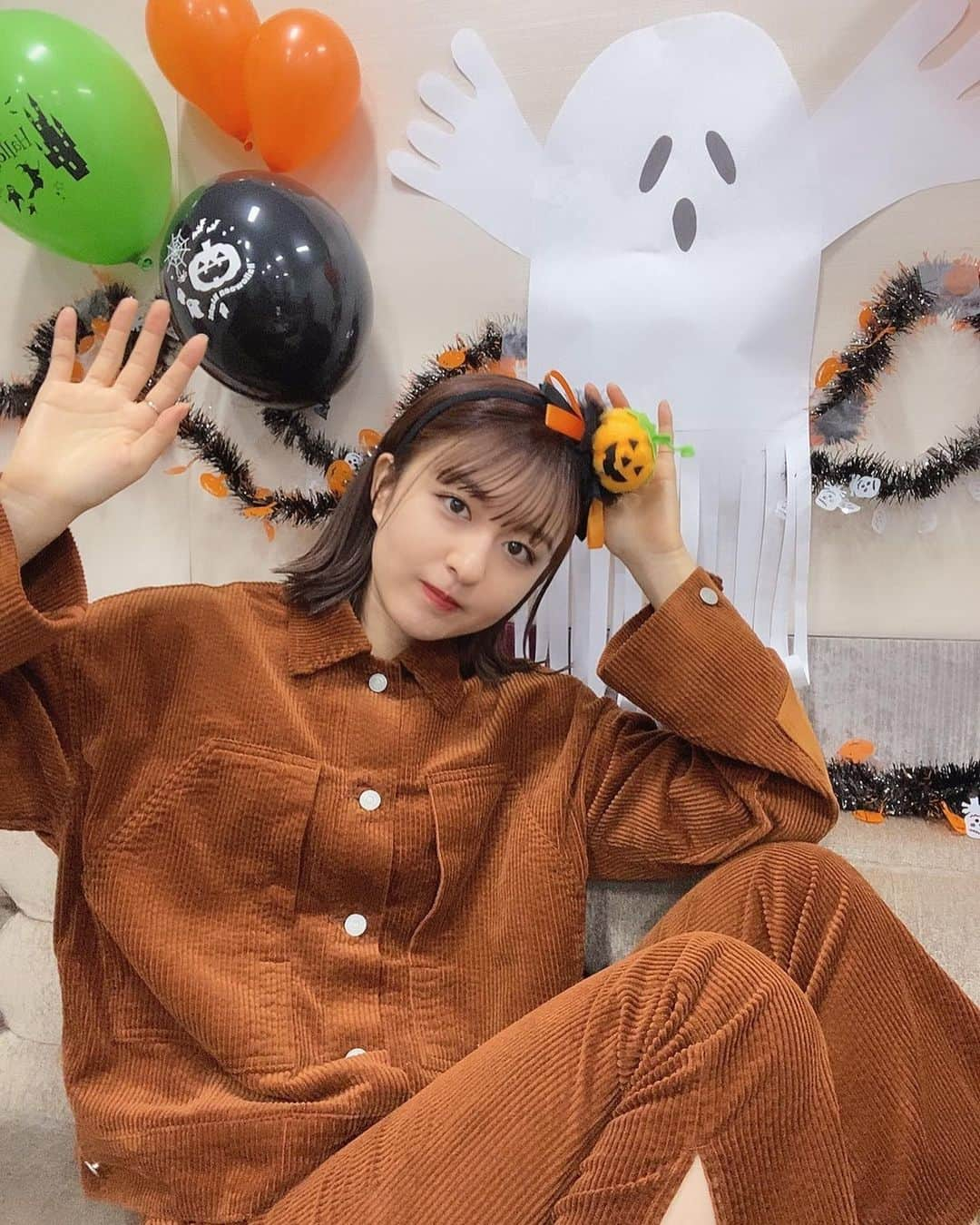 市野莉佳さんのインスタグラム写真 - (市野莉佳Instagram)「. Happy Halloween🎃 １０月のオンラインイベントは ハロウィン当日ということで みんなと画面越しに パーティできて楽しかったよ✌︎ 1ヶ月あっという間に過ぎてって びっくりしてる／(^o^)＼ 来月のオンラインイベントも ぜひ参加してね🤍 #ハロウィン #ハッピーハロウィン #halloween #happyhalloween #make #fashion #ファッション #メイク #双子 #japan #instagood」10月31日 21時02分 - ichirika_62