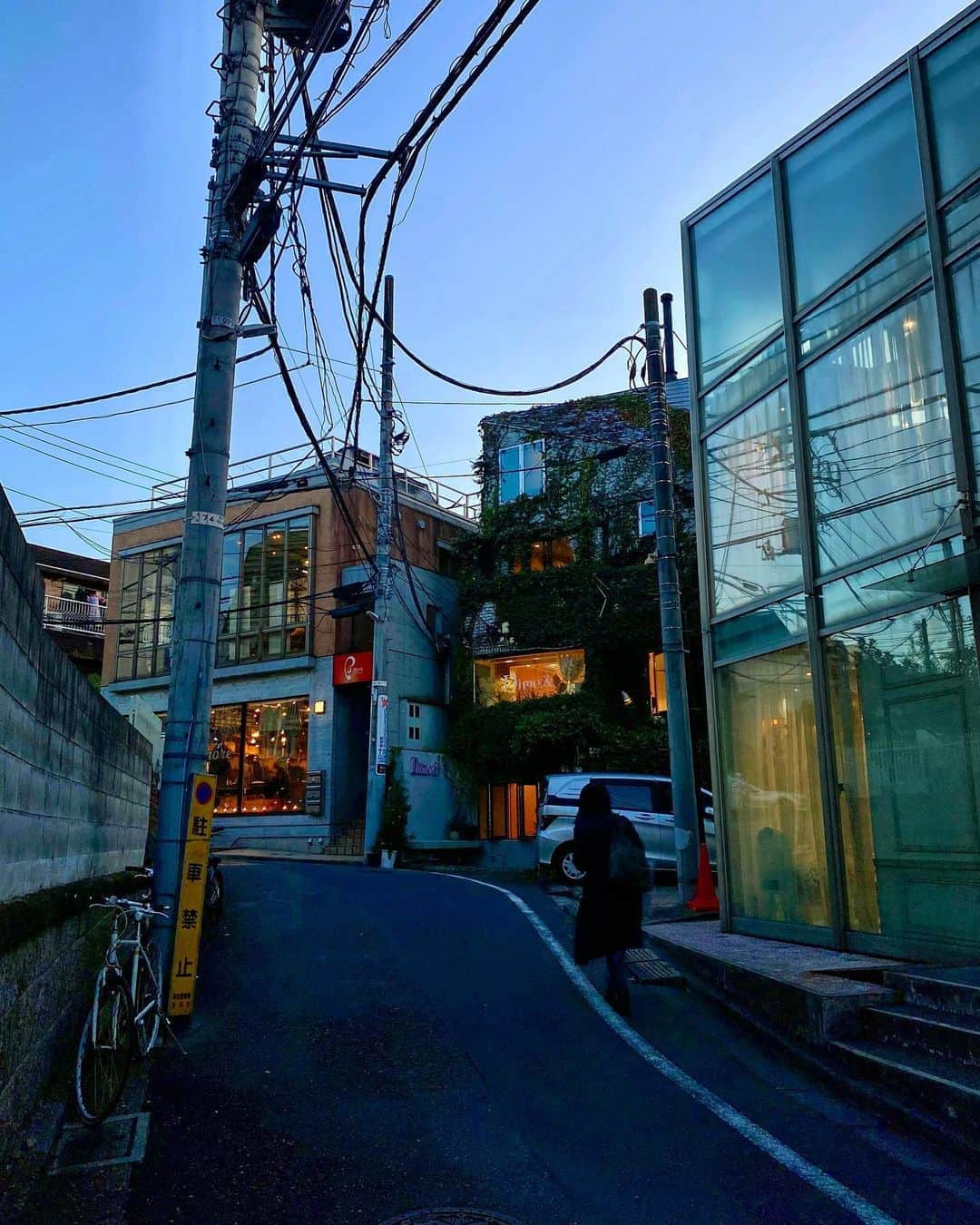宍戸開さんのインスタグラム写真 - (宍戸開Instagram)「#streetphotography #storyofthestreet #streetoftokyo #streetcinematography #kaishishido #iphone11pro #photography #photographer #photooftheday」10月31日 21時03分 - kaishishido