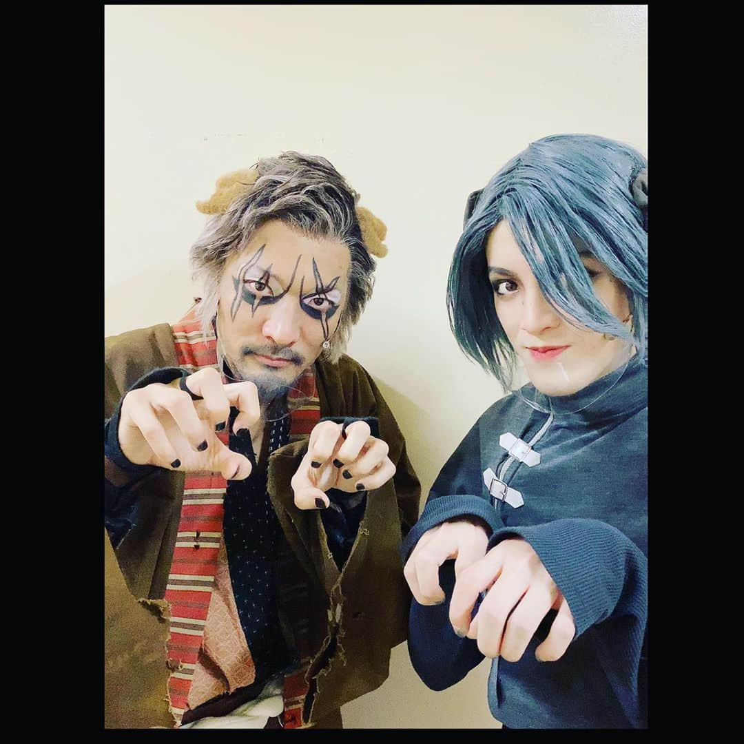 尾関陸さんのインスタグラム写真 - (尾関陸Instagram)「ハッピーハロウィン🎃 舞台銀牙、残すはあと一回です！ 無事に最後を迎えられますように。 #舞台銀牙　#赤澤遼太郎  #田鶴翔吾 #北代高士 #岡田治己」10月31日 21時14分 - riku_ozeki