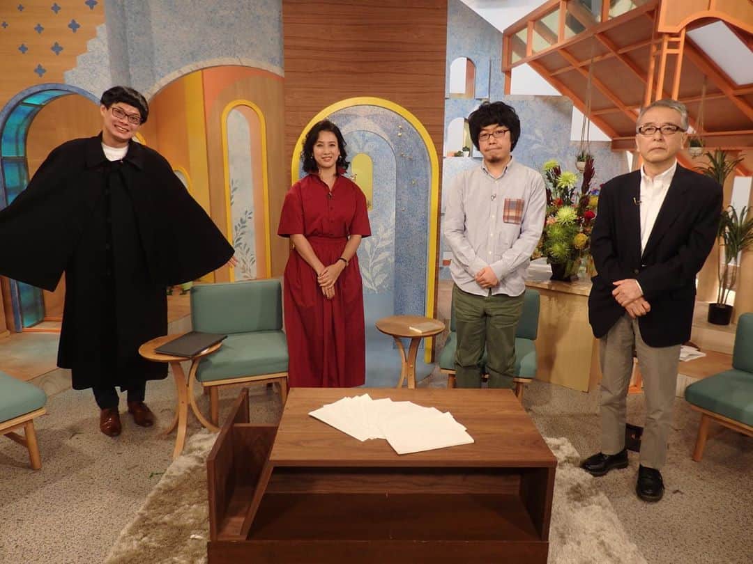 宮戸洋行のインスタグラム：「明日朝6時35分からNHKにて放送されます『NHK俳句』出演させていただいております！僕が着ているのは今回のお題のインバネスです！今回は思い切って戸田さんにツッコんだ場面があります！ぜひご覧くださいm(_ _)m」