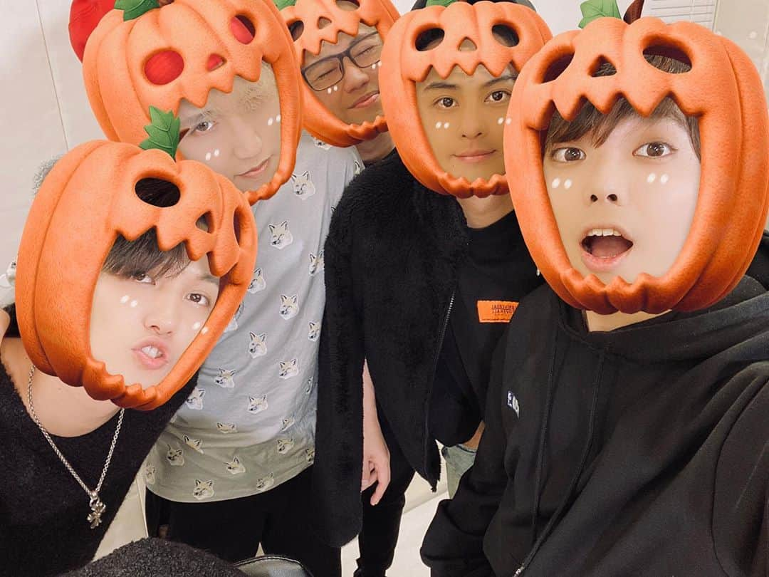 YUUKIのインスタグラム：「Happy Halloween🎃  #unione #happyhalloween #trickortreat #pumpkin #snow」