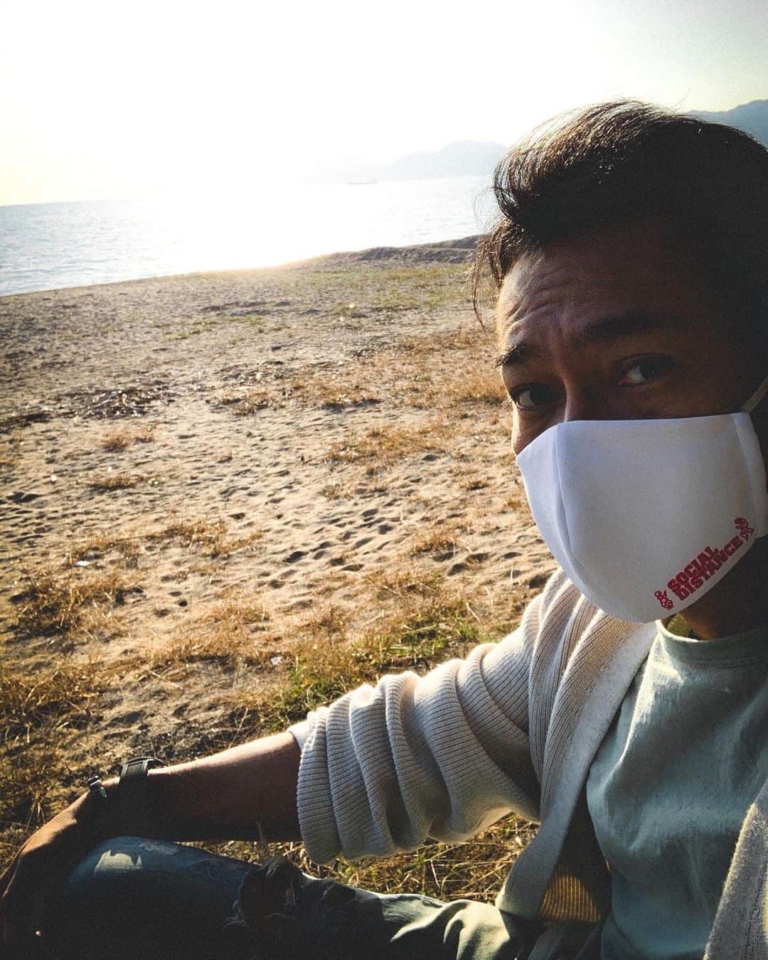 元木行哉のインスタグラム：「Happy Halloween 🎃 ﻿ ﻿ 今夜の満月は、一年で最も小さいマイクロムーンだそうですね。﻿ ﻿ 新月に願い、﻿ 満月に感謝。﻿ ﻿ 皆さん、良い週末を🌝﻿ ﻿ #halloween #happyhalloween #ハロウィン #満月 #感謝 #10月も終わり #元木行哉 #瀬戸内 #海 #山口県 #移住」