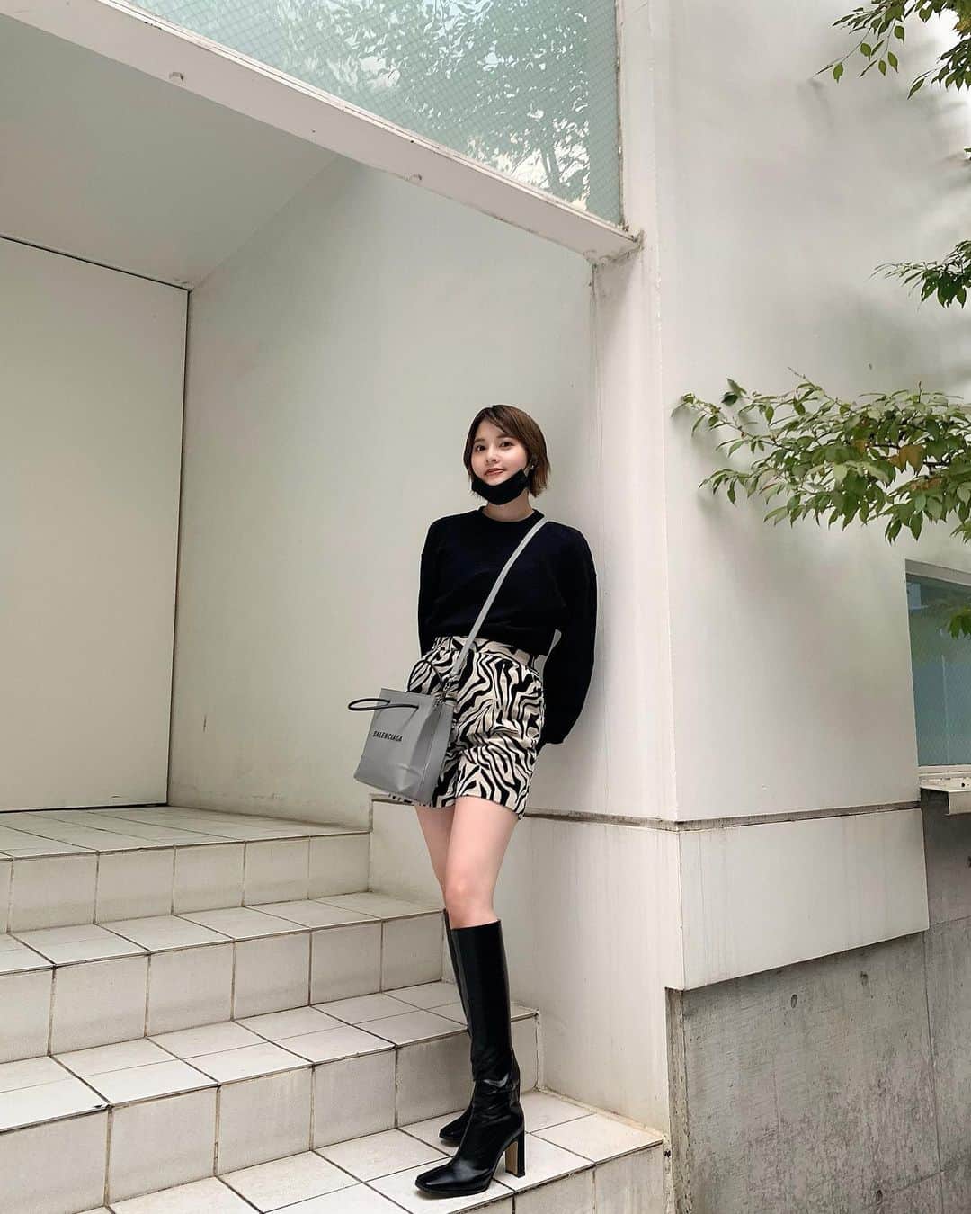 えなちぃのインスタグラム：「念願のロングブーツ🥺 軽すぎて歩きやすかった！ .」