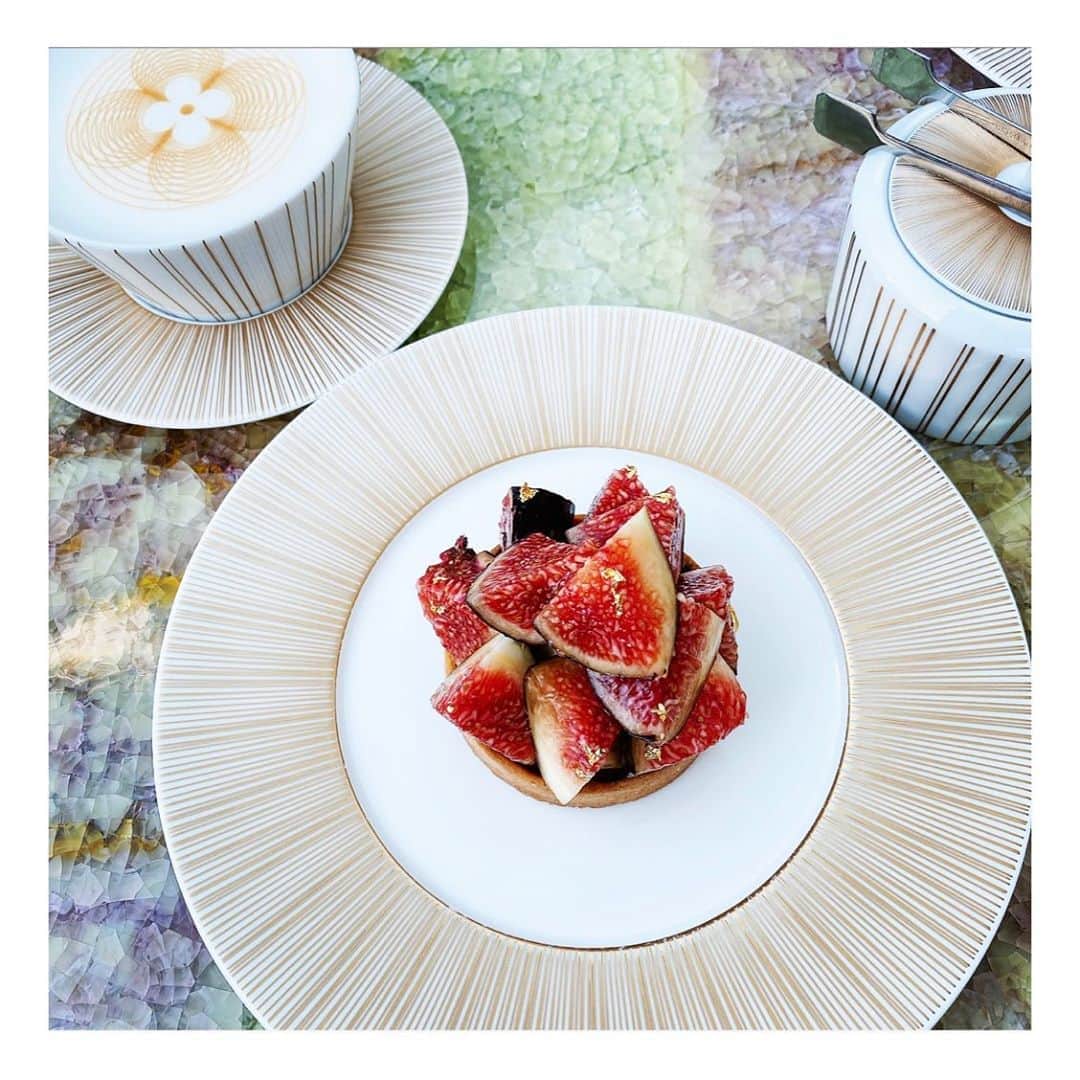 愛聖りささんのインスタグラム写真 - (愛聖りさInstagram)「. ずっと行ってみたかった #ヴィトンカフェ ☕️❤︎ やっと行けた〜🥳♪ いちじくのタルト美味しかった💕 . #louisvuitton #vuitton #cafe #teatime #osakacafe #cafestagram #☕︎」10月31日 21時14分 - risa_aise