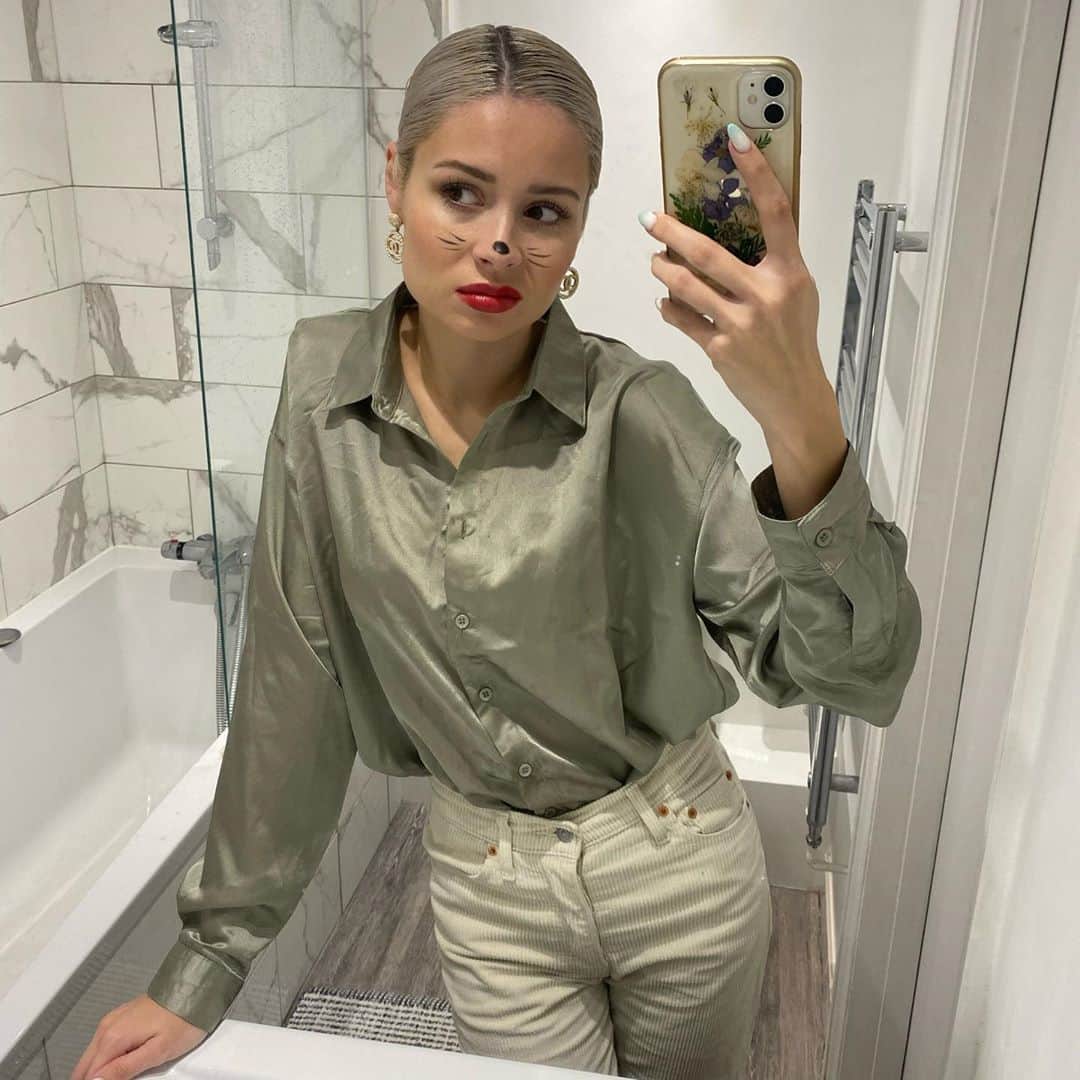 ニーナ・ネスビットのインスタグラム：「I thought halloween was cancelled this year cause of the 19 but my whole timeline is full of people dressed up and it gave me serious fomo so I’m a mouse, duh」