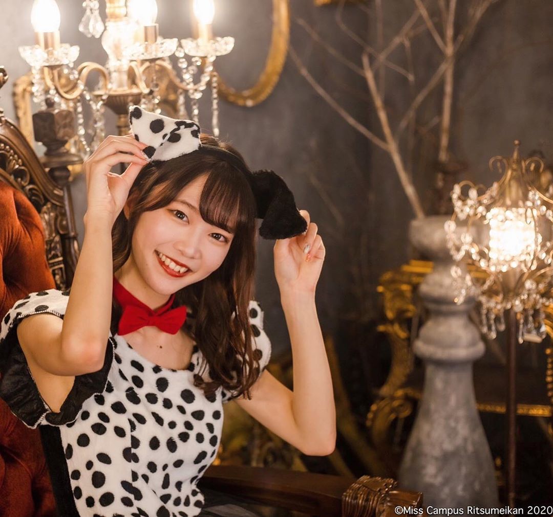 齋藤佳穂のインスタグラム：「Happy Halloween🎃♡  #ハロウィン #ハロウィンコスプレ#101匹わんちゃん #ダルメシアン #ハロウィン撮影会 #ハロウィン仮装 #halloween #halloweencostume #happyhalloween」