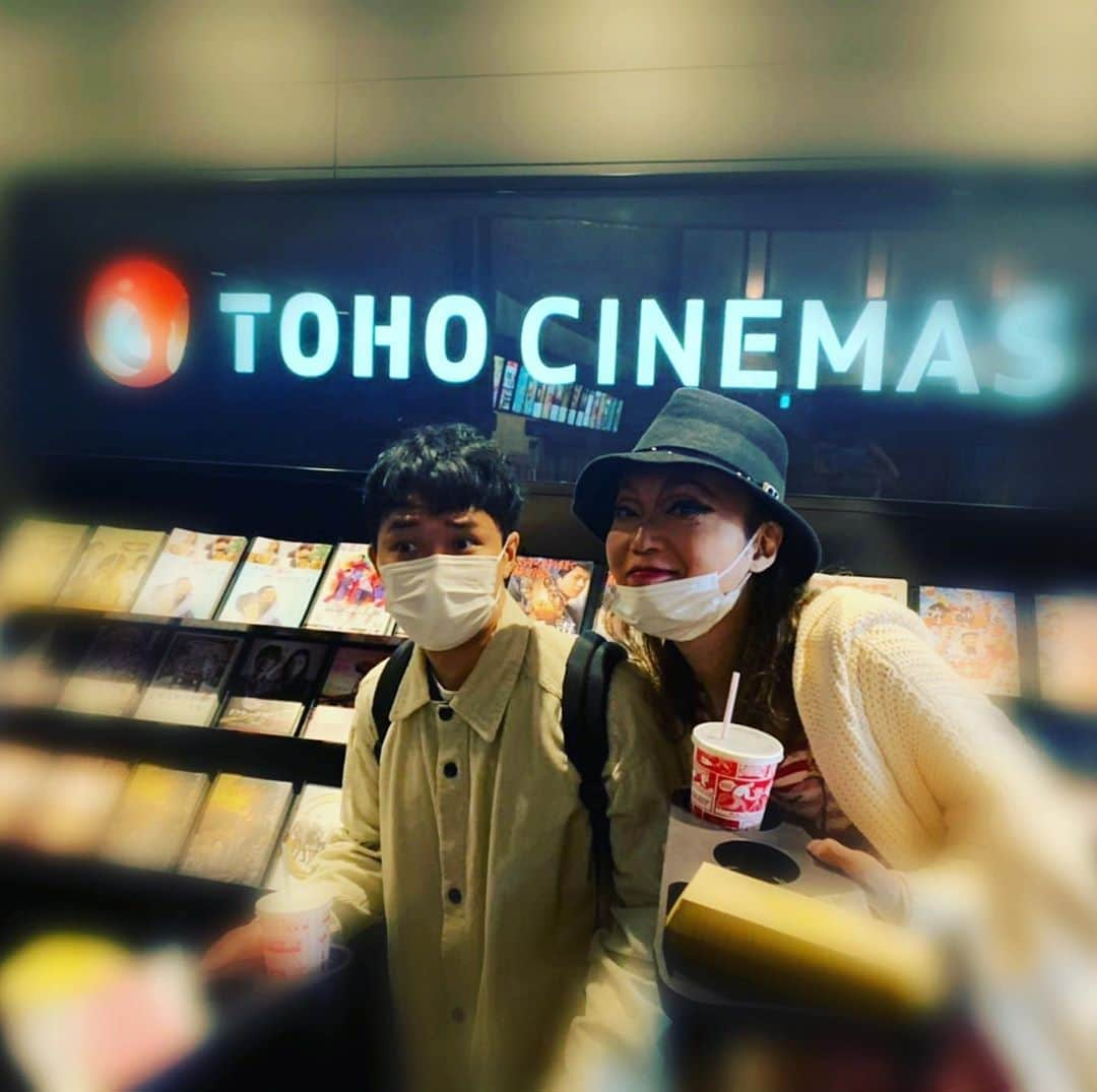 日出郎さんのインスタグラム写真 - (日出郎Instagram)「A movie date of a YU-TA and me is exhibited in YouTubeeeee😍😍😍  #渡辺裕太チャンネル #日出郎 #ミッドナイトスワン #映画 #ネタバレ #感想 #草彅剛 #LGBTQIAX #youtube   【渡辺裕太チャンネル】  youtu.be/c-ifYqyjmZ0」10月31日 21時18分 - hiderou1030