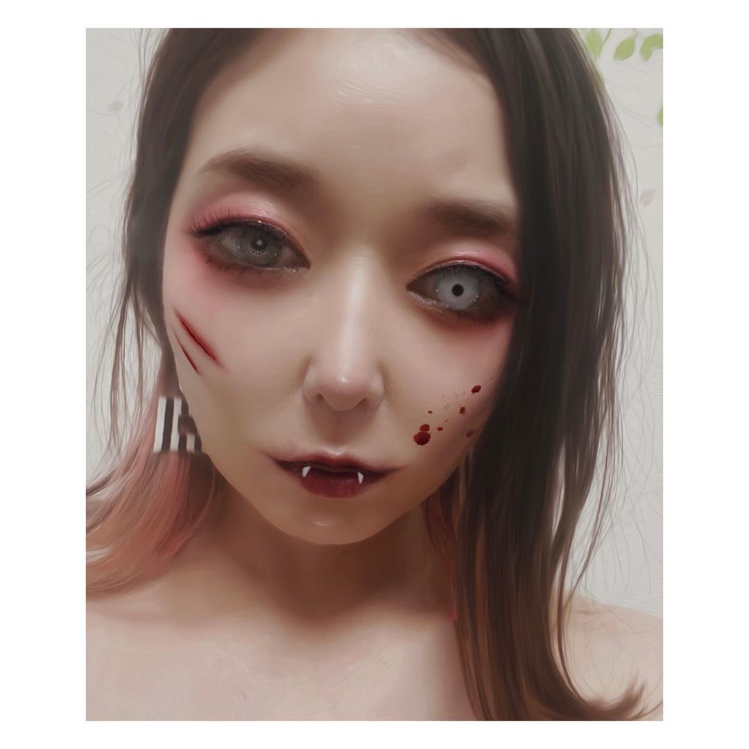 荒牧陽子のインスタグラム：「2020.10.31 HELLOWEEN﻿ ┈︎┈︎┈︎┈︎┈︎┈︎┈︎┈︎┈︎┈︎┈︎┈︎﻿ Happy Halloween!!﻿ ﻿こんわッ（怖 アプリで何にでも変身出来る時代◟̊◞̊﻿ ﻿ ﻿ 明日はもう11月﻿ ﻿ 今年もあと2ヶ月　早っ﻿ ﻿ ﻿ ﻿ ところで。﻿ 先日健康診断受けたら﻿ ある箇所が要検査になって﻿ :(；ﾞﾟ'ωﾟ'):gkbrしてたんだけど﻿ 偽陽性でした💦﻿ ﻿ 胃カメラの麻酔で﻿ 呼吸困難になった事あるけど﻿ あれはトラウマ﻿ 本当に死ぬと思った﻿ ﻿ 回避方法は﻿ 《うがいをする》﻿ （麻酔のせいで唾やタンを飲み込めなくなるため）﻿ 是非覚えておいて〜﻿ ┈︎┈︎┈︎┈︎┈︎┈︎┈︎┈︎┈︎┈︎┈︎┈︎﻿ #ハロウィン﻿ #HELLOWEEN﻿ #荒牧陽子」