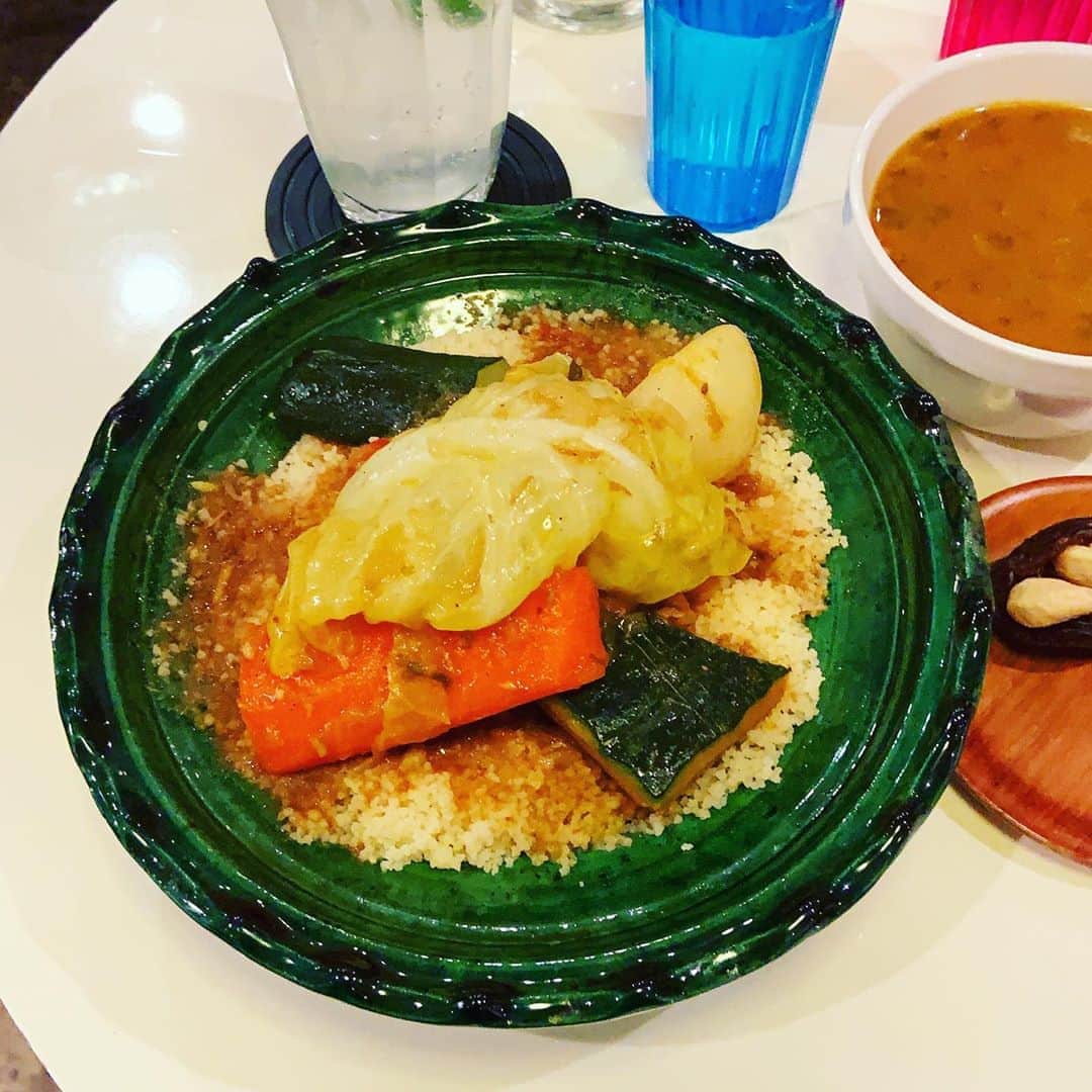 志摩有子さんのインスタグラム写真 - (志摩有子Instagram)「APOCで特別に催された東北沢にあるエンリケマルエコスとのモロッコ料理の夜。 本格的なモロッコ料理を頂くのは初めて。 前菜のフムスやナッツを挟んだデーツから始まり、じっくり煮込んだビーフと野菜のクスクス、デザートのスパイス入りアフォガードまでどれもとっても美味しかった。まーこさん　@okawamasako お誘いありがとうございます！  #APOC #モロッコ料理 #moroccancuisine」10月31日 21時32分 - ariko418