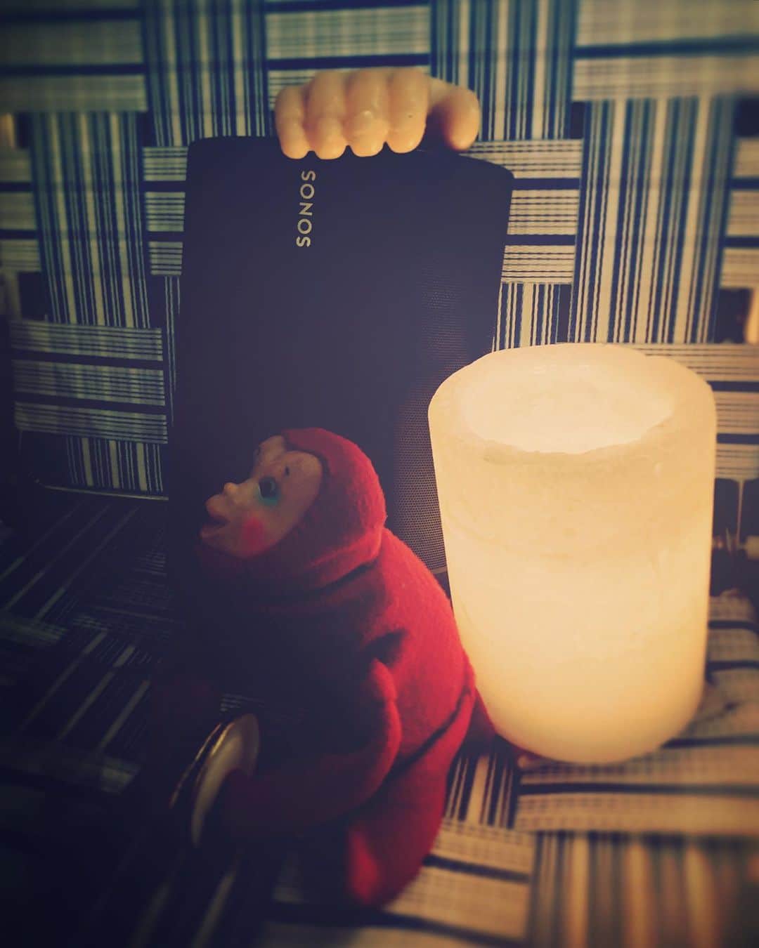 たむらぱんのインスタグラム：「Happy Hallo Halloween 🐒🎶🕯 . . #halloween #candlecaffe12 #candle  #sonos #home #ソノス #ポータブルスピーカー」