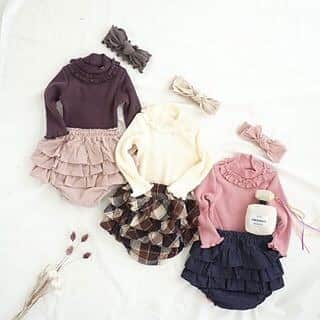 かわいいベビー服・子供服Babychuさんのインスタグラム写真 - (かわいいベビー服・子供服BabychuInstagram)「【ブルマスタイルを可愛くするならこのアイテムを追加してねっ💕】 . ベビーのブルマスタイルは女の子の特権☝️ かわいいブルマコーデに合うトップスやロンパースもべびちゅでは沢山ご用意しています👍 . オススメはべびちゅでしか手に入らないオリジナルボディスーツ＆トップス🌷 . 🍒《Babychuオリジナル》柔らかリブラウンドカラーボディ カラー：オフホワイト/テラコッタピンク/マスタード サイズ：70/80 プライス：3,000円+tax . 🍒《Babychuオリジナル》柔らかリブラウンドカラートップス カラー：オフホワイト/テラコッタピンク/マスタード サイズ：80/90/100/110/120 プライス：2,900円+tax . 🍒《Babychuオリジナル》フリルカラーリブボディ カラー：オフホワイト/スモーキーピンク/グレージュ サイズ：70/80 プライス：3,900円+tax . 🍒《Babychuオリジナル》フリルカラーリブトップス カラー：オフホワイト/スモーキーピンク/グレージュ サイズ：80/90/100/110/120 プライス：3,900円+tax . その他にも可愛くおしゃれに #ブルマコーデ を楽しめるアイテムがいっぱいです🙌 ベビーサイズはいつもすぐになくなっちゃうから 早めにGETしてくださいねっ😉 . . プロフィール欄のURLから、べびちゅHPへGO💨 . . ㊗️べびちゅはリニューアルオープンしました🎉 . べびちゅは、もっとオシャレに😍もっと便利に❤️リニューアルオープンいたしました～～～🙌 . これを記念して🏆 会員さまに特別キャンペーンをご用意💝 . . 🌟その１🌟今すぐ使える★500円クーポン❣️ . 3,000円（税抜）以上のご購入で利用OK🙆‍♀️ お買い物が今すぐ500円引きに👛 . クーポンコード:1945 （ご購入時のクーポン入力欄に、上記数字4ケタのコードをご入力ください） . クーポン利用期間：11月4日（水）まで！ ※期間中、おひとり様１回利用可 ※クーポンの併用はできません . 新作アイテム大好評👑 売りきれだったアイテムも💛 ぞくぞく再入荷UPしたので、ぜひおトクに人気アイテムをGETしてね😉💕 . . 📣会員さまへお願い📣 サイトリニューアルに伴い、ログインパスワードの再設定が必要となります🤲 🚨再設定の手続き途中、メールが届かない場合、まずは迷惑メールフォルダをご確認くださいませ💌 . . 🌟その２🌟数量限定！福袋販売にご招待❣️ . 超✨破格値‼️ 秋の新作たっぷりで🍁 なんと４点で5,000円+tax😍 . 数量限定で、80～110サイズをご用意してます✌️ . 福袋は数量限定につき、早い者勝ち✊️ 急いで～🏃‍♀️🏃‍♂️💨 . . 💡福袋のご購入方法 会員ログインすると、福袋販売ページへ進めます☝️ . 詳しくは、プロフィール欄のURLから、べびちゅHPへGO🧚‍♀ リニューアルキャンペーンのバナーからチェック✔️ . . . もちろん🎵 今から会員になってくれる方も大歓迎👏 . 期間中、新規会員登録いただいた方にも、500円クーポンをプレゼント🎁 3,000円（税抜）以上のご購入で利用OK🙆‍♀️ お買い物が今すぐ500円引きに👛 . クーポン利用期間：11月4日（水）まで！ ※期間中、おひとり様１回利用可 ※クーポンの併用はできません . . ぜひぜひ、キャンペーン中に😚 お買い物を楽しんでね❤️ . . #べびちゅブルマ #ブルマコーデ #ベビーブルマ　#ブルマに合うトップス #べびちゅ #babychu #ig_kidsphoto #ig_babyphoto #かわいい #子供服 #ベビー服 #親バカ部 #女の子#男の子 #娘 #息子 #赤ちゃん #ベビーコーデ #キッズコーデ #ベビーファッション #キッズファッション #出産祝い #baby #babychujp #べびちゅstylingcollection #stayhome #おうち時間」10月31日 21時29分 - babychu2014