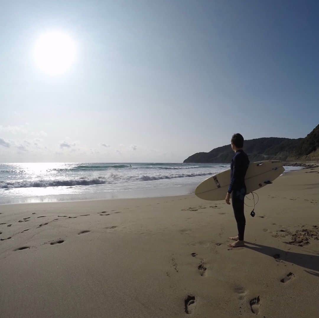 田中毅さんのインスタグラム写真 - (田中毅Instagram)「. この季節の海って、本当に気持ちいいんだよなぁ🏄‍♂️  #明日から11月  #surf #surfing #surfinglife #surfer」10月31日 21時29分 - tanaka_ta_ke_shi