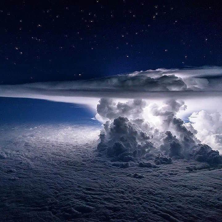 Canon Photographyさんのインスタグラム写真 - (Canon PhotographyInstagram)「A thunderstorm from above ⚡️  Photography  @santiagoborja  Curated by @steffeneisenacher  #thunder #thunderstorm #lightning #aerialphotography #plane」10月31日 21時31分 - cpcollectives