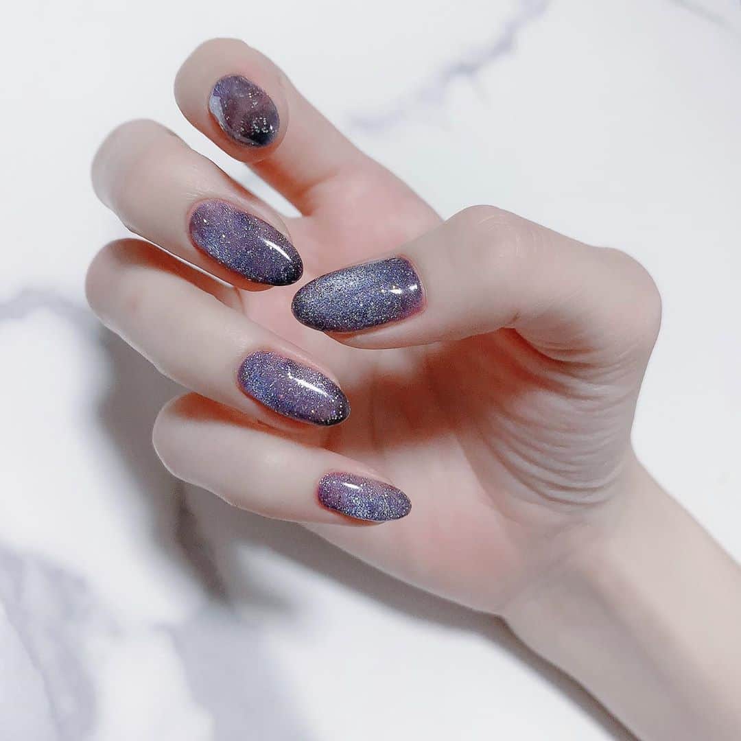 aoiのインスタグラム：「久々のネイル投稿💅 @inthink でキラキラリクエストでおまかせです！ かわいい…💎」