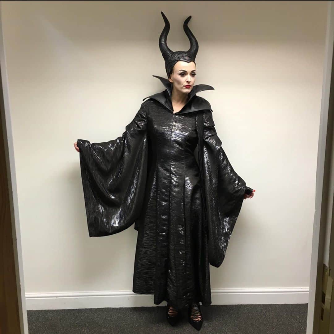 ファーン・コットンのインスタグラム：「🎃 some previous Halloween looks. This year it looks like I’ll just be needing an umbrella ☂️」