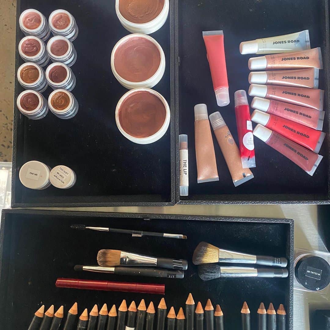 ボビー・ブラウンのインスタグラム：「I feel like a kid in a candy shop. #bts from an unusual shoot which will unfortunately be the norm for the next one. What I know is that we have to be flexible in order to shift and entrepreneurial in our mindset. Thanks for all the love and good wishes this week. I’m pretty psyched. @jonesroadbeauty. Available exclusively at jonesroadbeauty.com.」