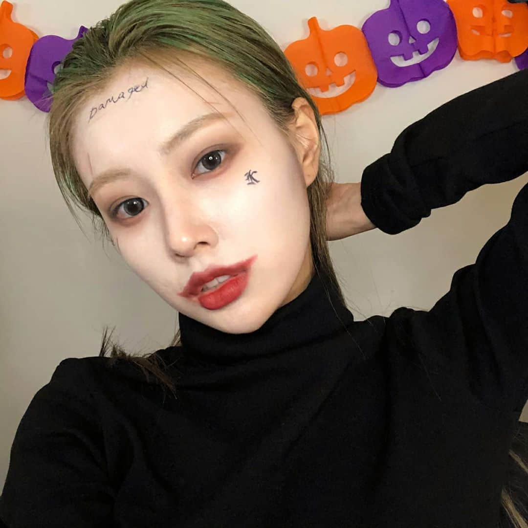 IZ*ONEさんのインスタグラム写真 - (IZ*ONEInstagram)「Happy halloween  With 할리퀸🍭  Happy halloween  With harlequin🍭  #혜원 #ヘウォン #IZONE #아이즈원 #アイズワン」10月31日 21時56分 - official_izone