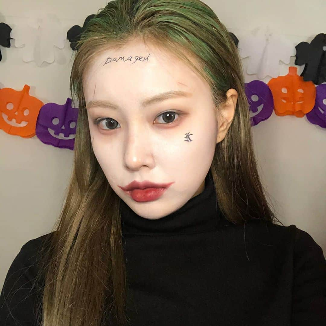 IZ*ONEさんのインスタグラム写真 - (IZ*ONEInstagram)「Happy halloween  With 할리퀸🍭  Happy halloween  With harlequin🍭  #혜원 #ヘウォン #IZONE #아이즈원 #アイズワン」10月31日 21時56分 - official_izone