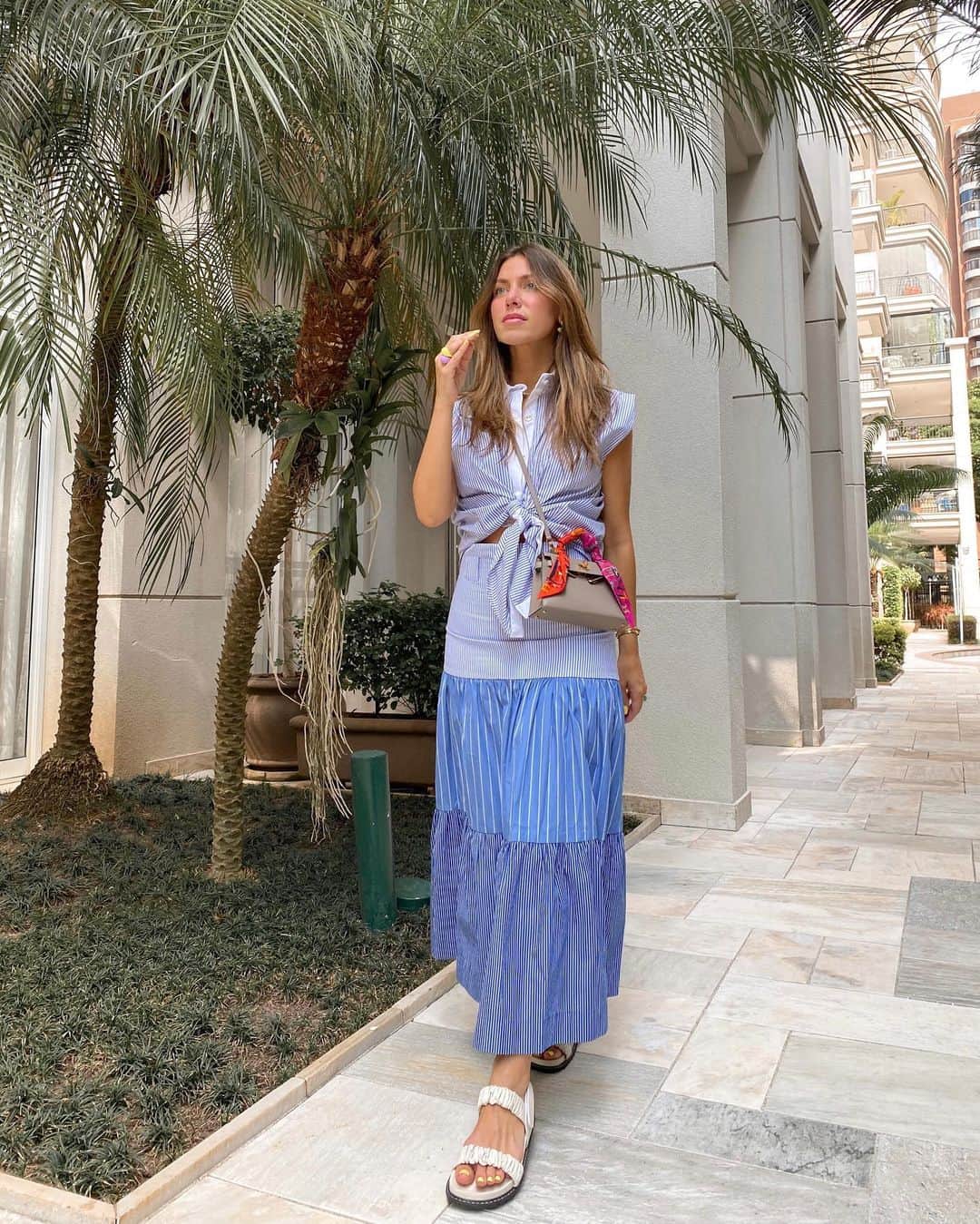 Glam4Youのインスタグラム：「Look de quinta-feira, quem acompanhou a saga nos stories? Camisa + Saia @tigoficial」