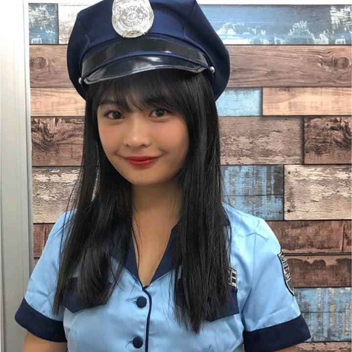 西本ヒカルのインスタグラム：「🥀👮🏻‍♀️」